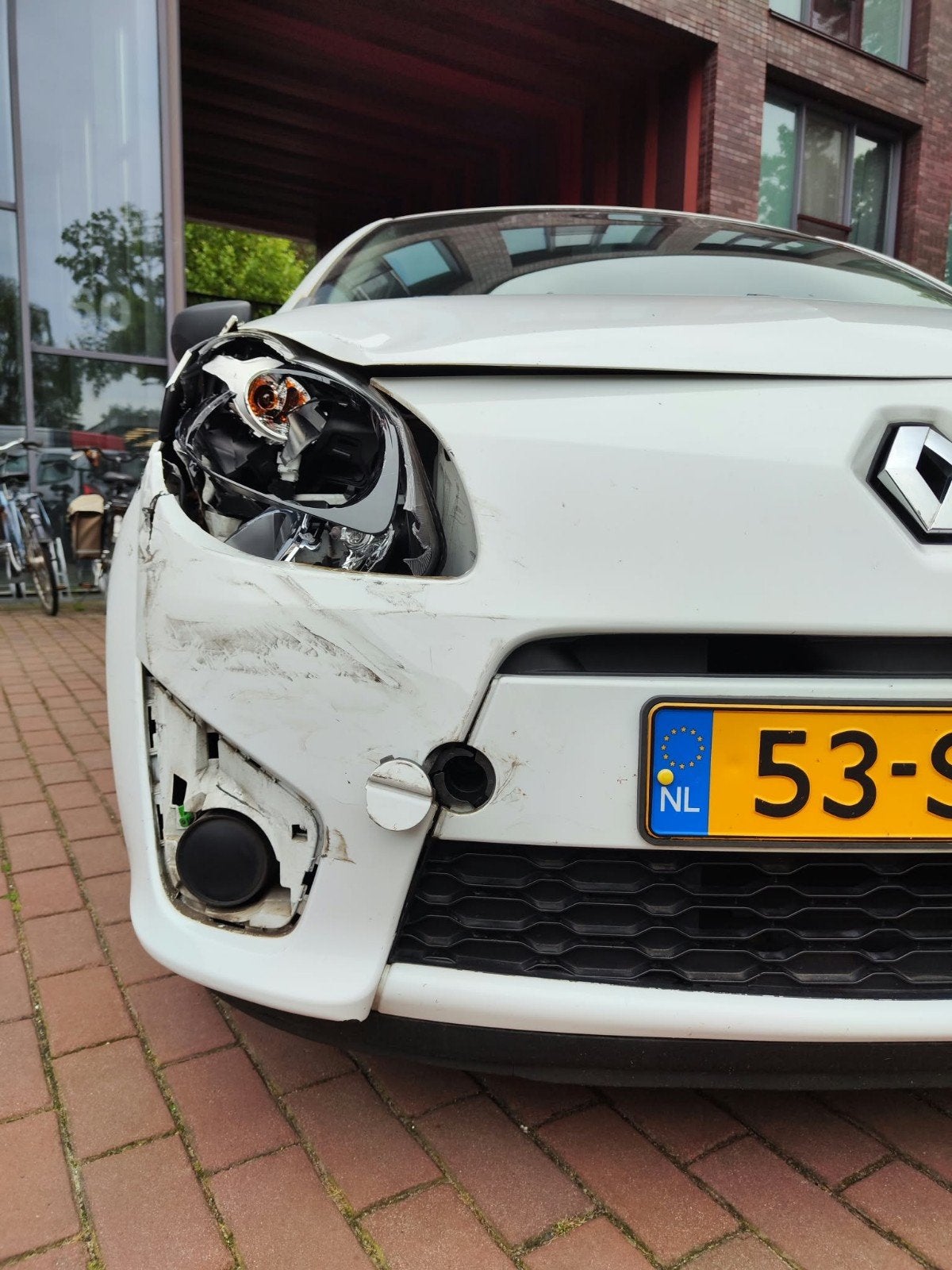 Renault Twingo met lichte schade, Ophalen, Renault, Wit, Handgeschakeld