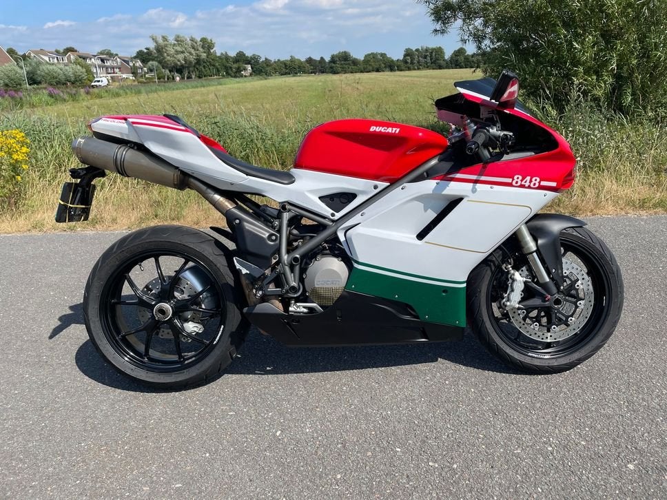 DUCATI 848 Tricolore (bj 2008), Motoren, DUCATI, 2 cilinders, 849 cc, Motorrijbewijs A