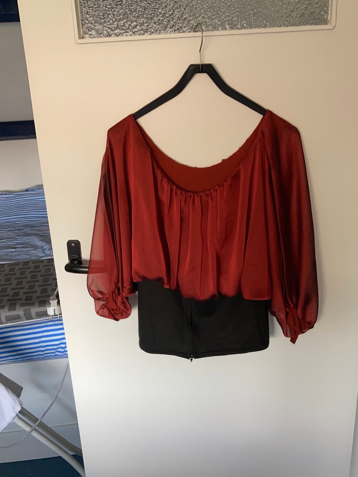 Blouse op zwarte band, Ophalen of Verzenden, Zo goed als nieuw, Maat 38/40 (M), Zwart
