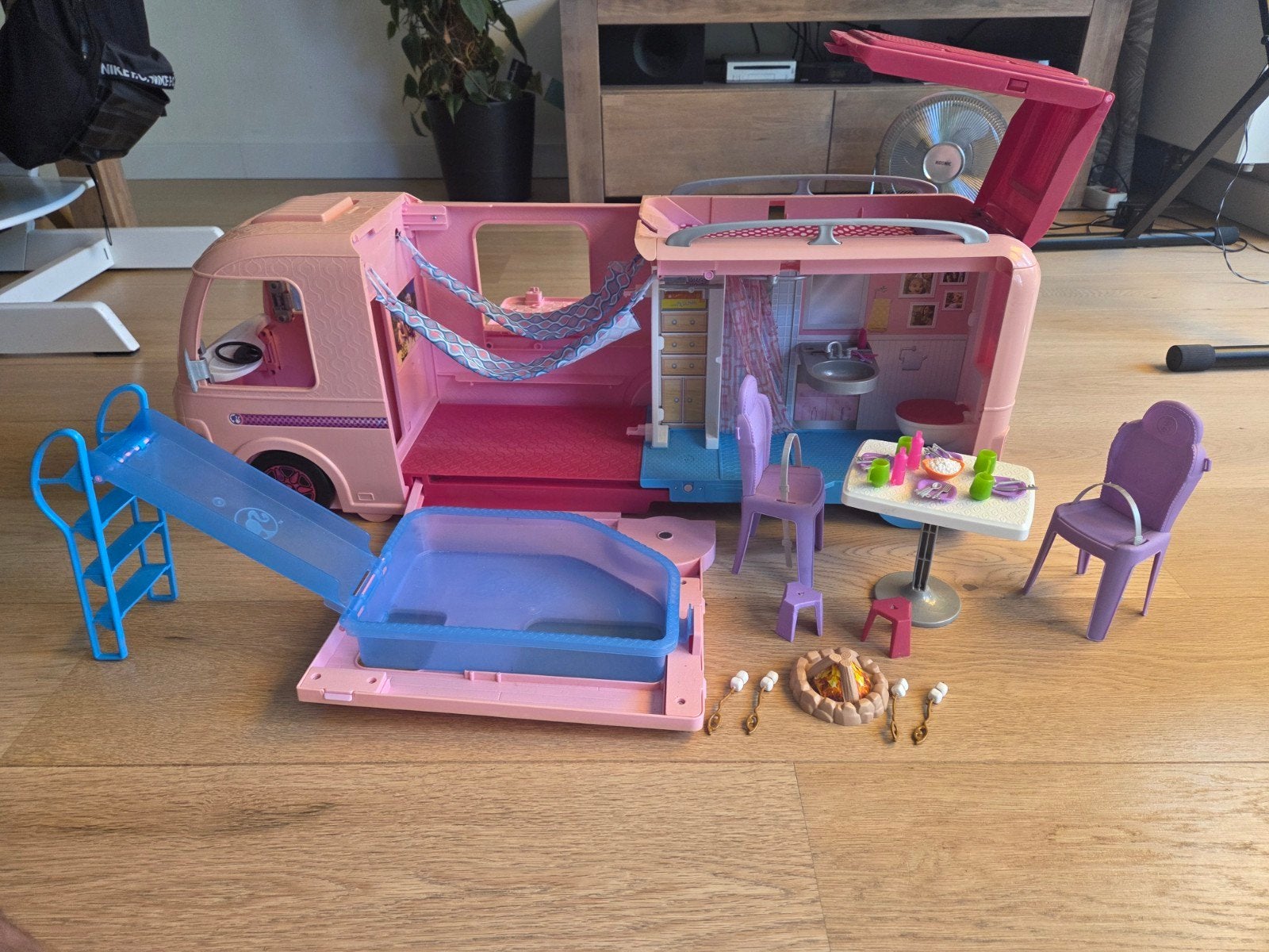 Barbie Camper met accessoires, Ophalen, Zo goed als nieuw