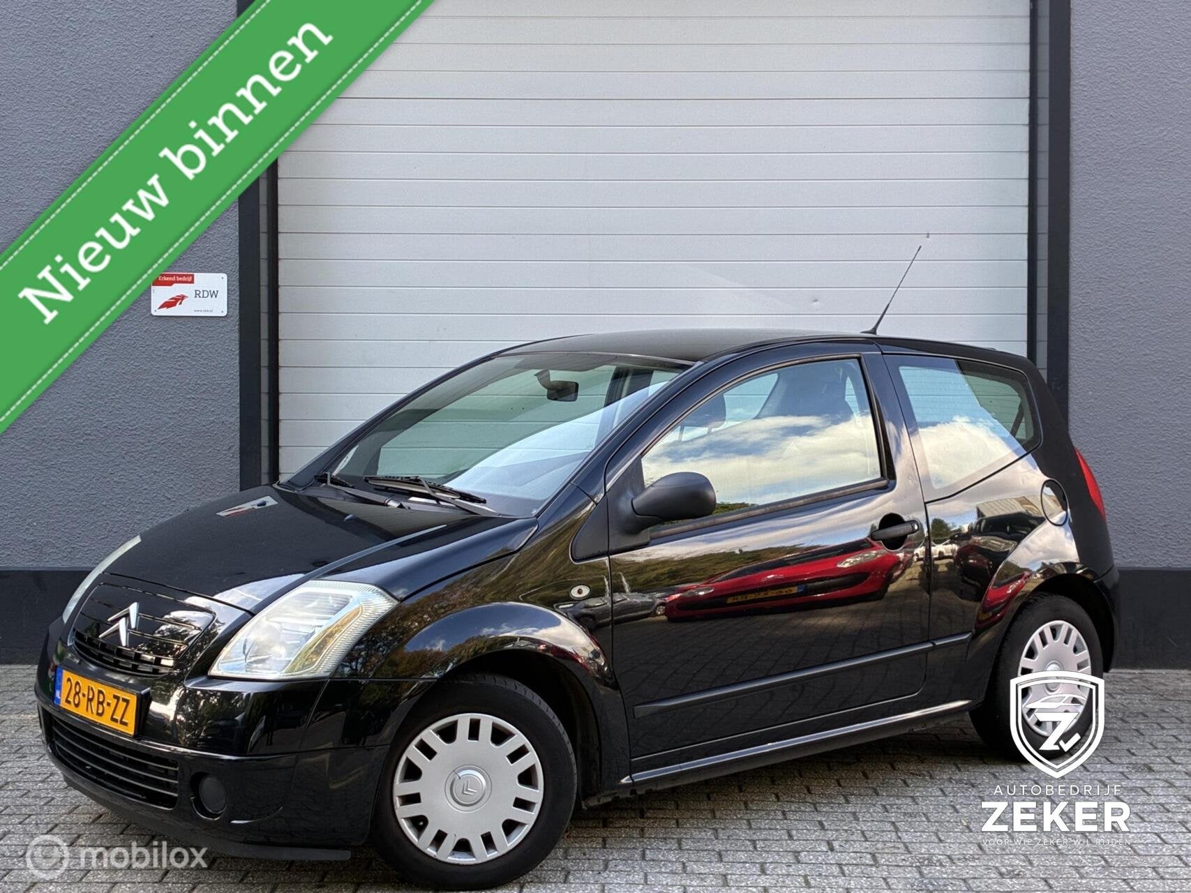 Citroen C2 1.1i Séduction / nap / leuke auto /, Auto's, Voorwielaandrijving, 450 kg, 4 cilinders, Zwart
