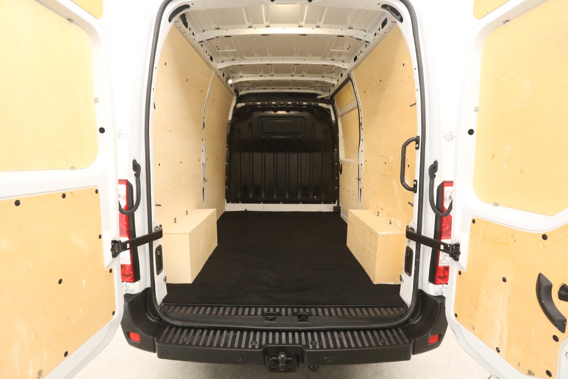 Renault Master 2.3 L2H2 | Airco | 3 Zits | Trekhaak | Parkee, Auto's, Voorwielaandrijving, Gebruikt, Euro 6, 4 cilinders