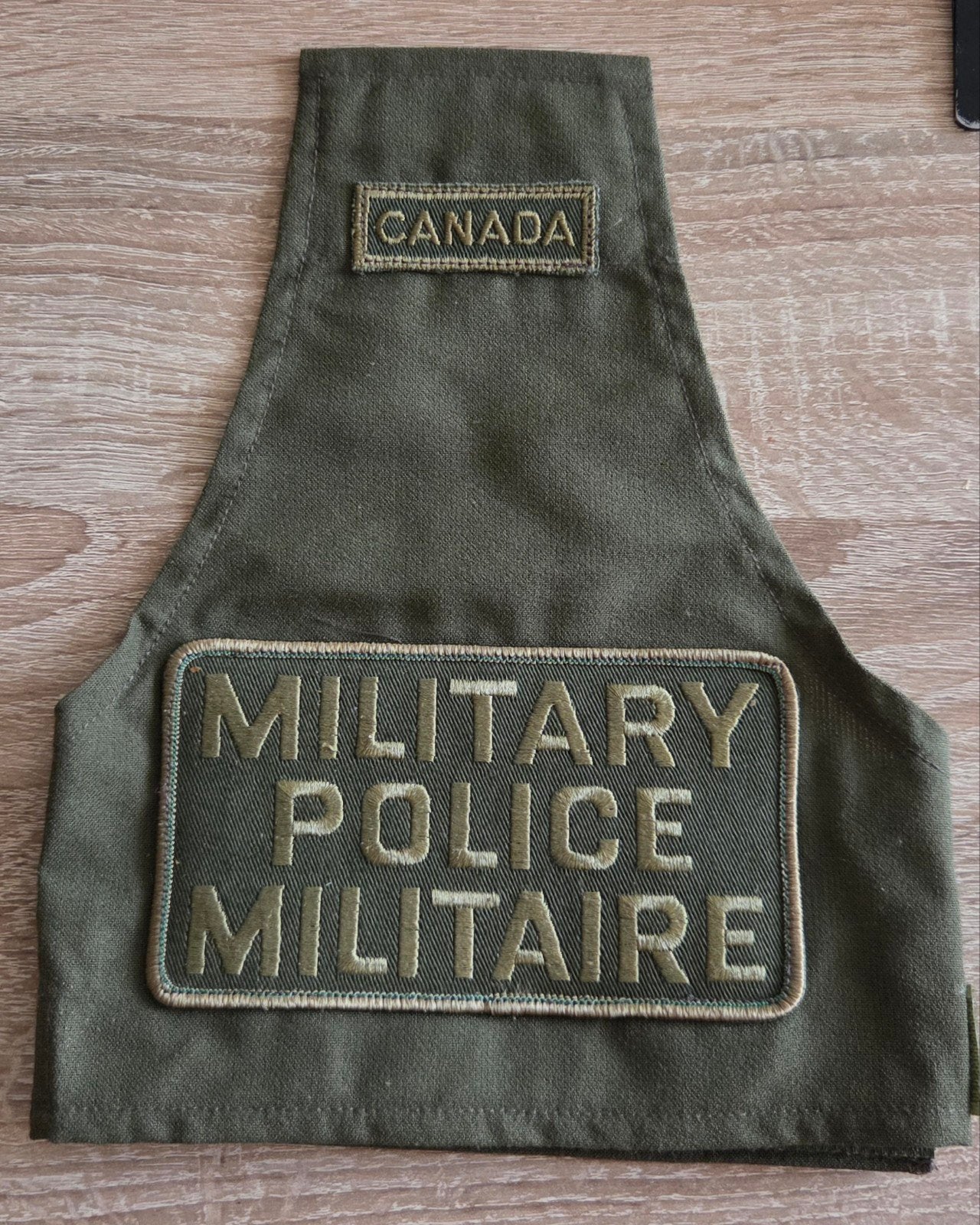 Canadese Militaire Politie Embleem, Verzamelen, Ophalen of Verzenden, Overige soorten, Overige gebieden, Embleem of Badge