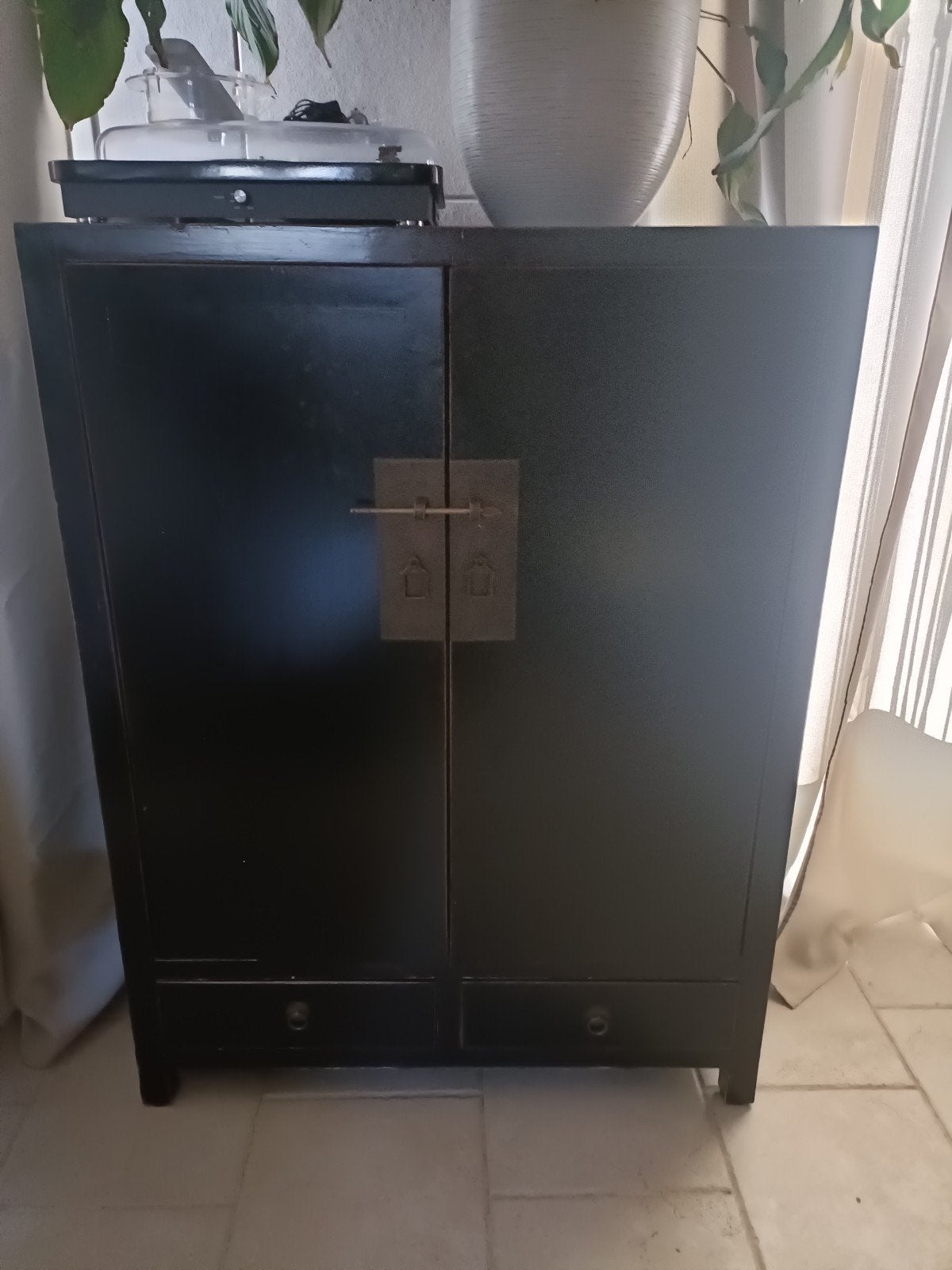 Mooie zwarte Chinese kast met veel opbergruimte, Huis en Inrichting, Ophalen, Gebruikt, 100 tot 150 cm, 50 tot 100 cm