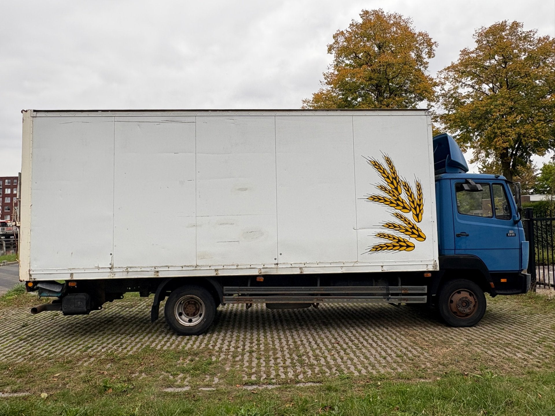 Mercedes-Benz 811 Bakwagen / 6 meter bak, 13 km/l, Stof, Zwart, Mercedes-Benz