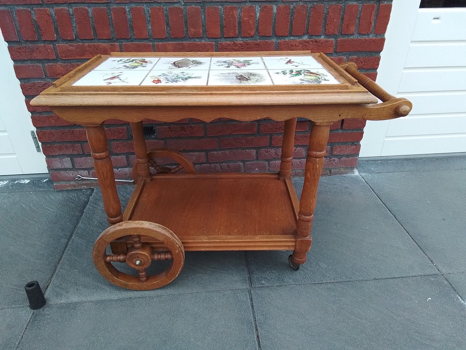 83x43 60 hoog Antiek theetafeltje met wielen met ingelegde t, Ophalen