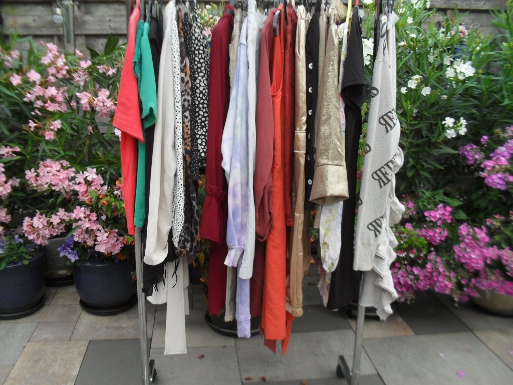 Kleding 25 stuks doos 3, voor merken, maten zie beschrijving, Overige kleuren, Zo goed als nieuw, Onder de knie, Ophalen