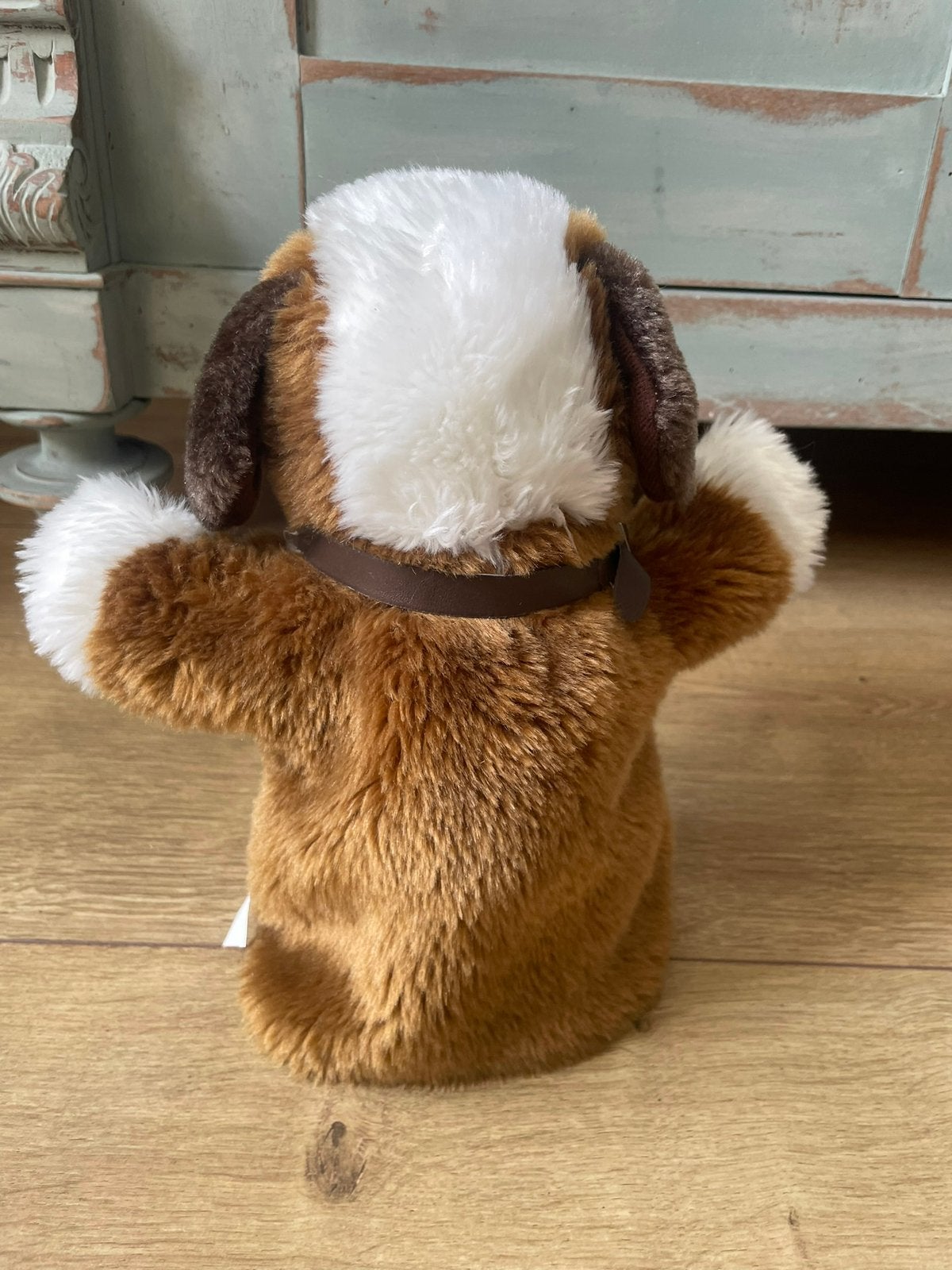 Fantastische handpop sint bernhard hond pluche met kruikje, Ophalen of Verzenden, Zo goed als nieuw, Hond
