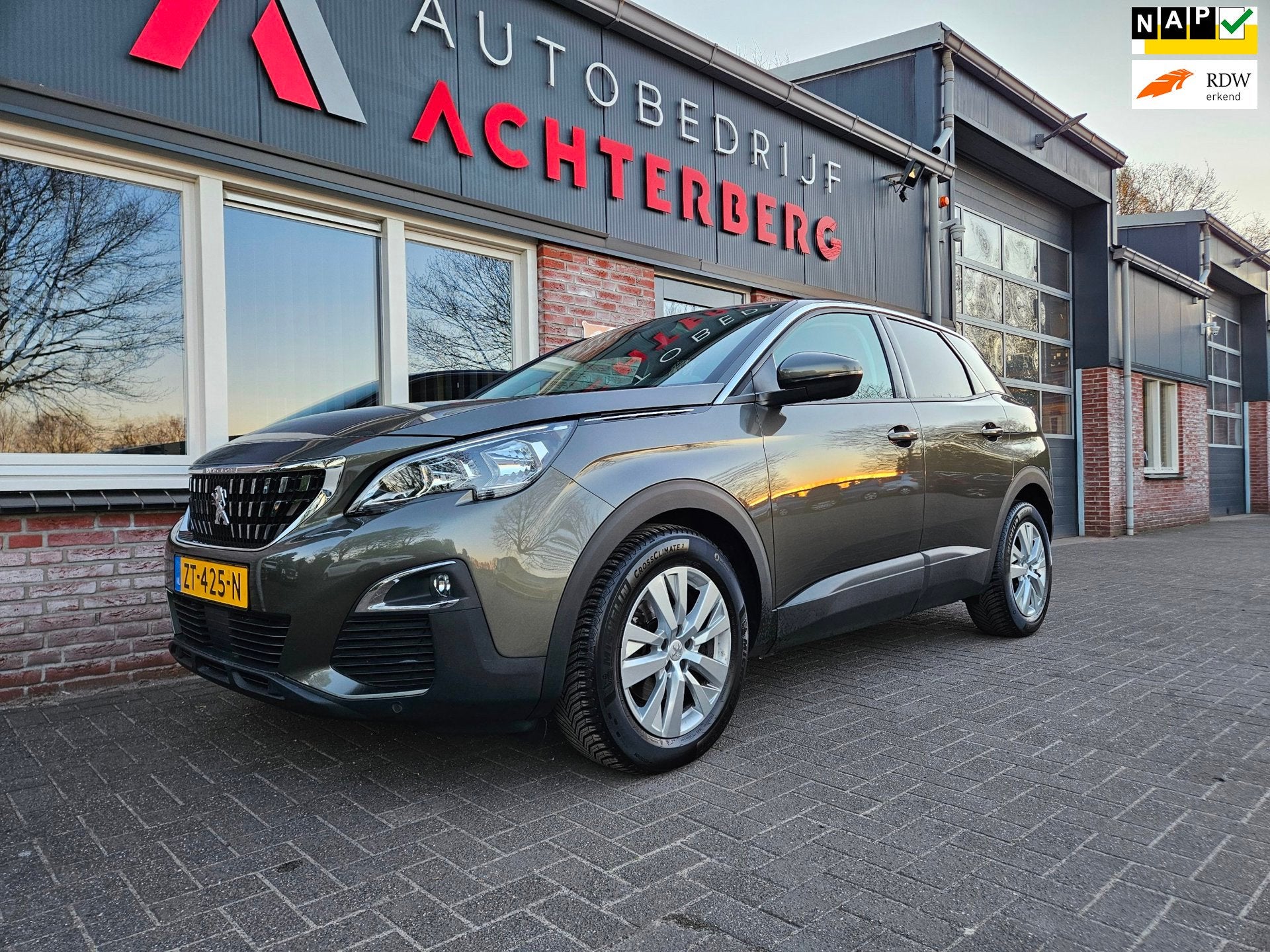 Peugeot 3008 1.2 PureTech Blue Lease Executive Camera! Airco, Voorwielaandrijving, Gebruikt, 1199 cc, Origineel Nederlands