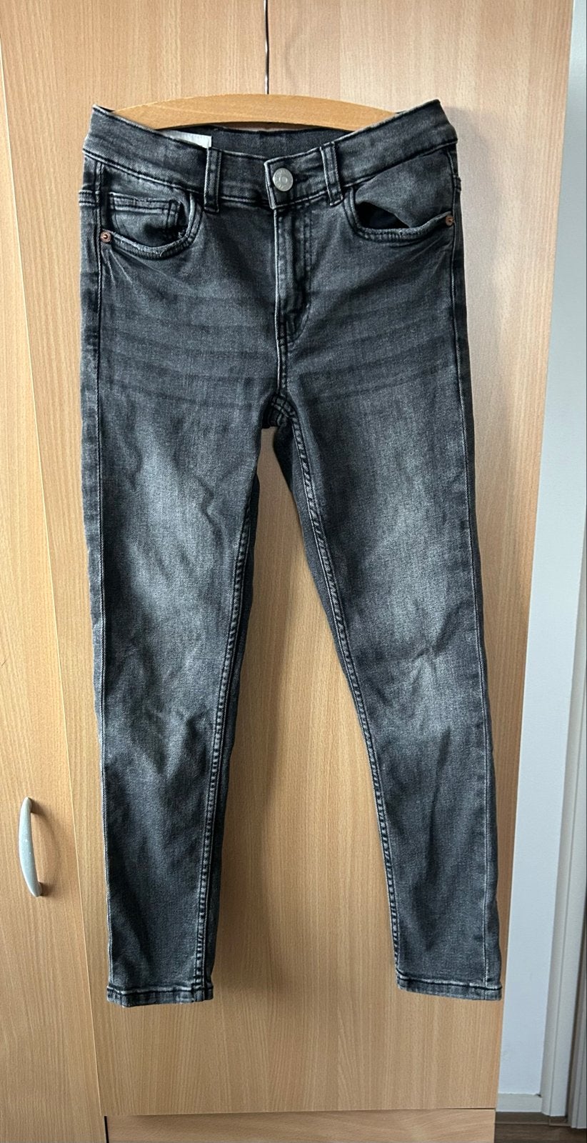 Zara spijkerbroek grijs maat 140 (9-10 jaar), Kinderen en Baby's, Kinderkleding | Overige, Ophalen of Verzenden, Gebruikt, Jongen of Meisje