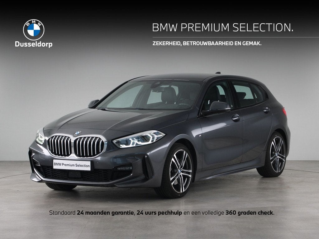 BMW 1 Serie 118i Executive M Sport Trekhaak (bj 2021), Auto's, 136 pk, Gebruikt, Met garantie (alle), Leder en Stof
