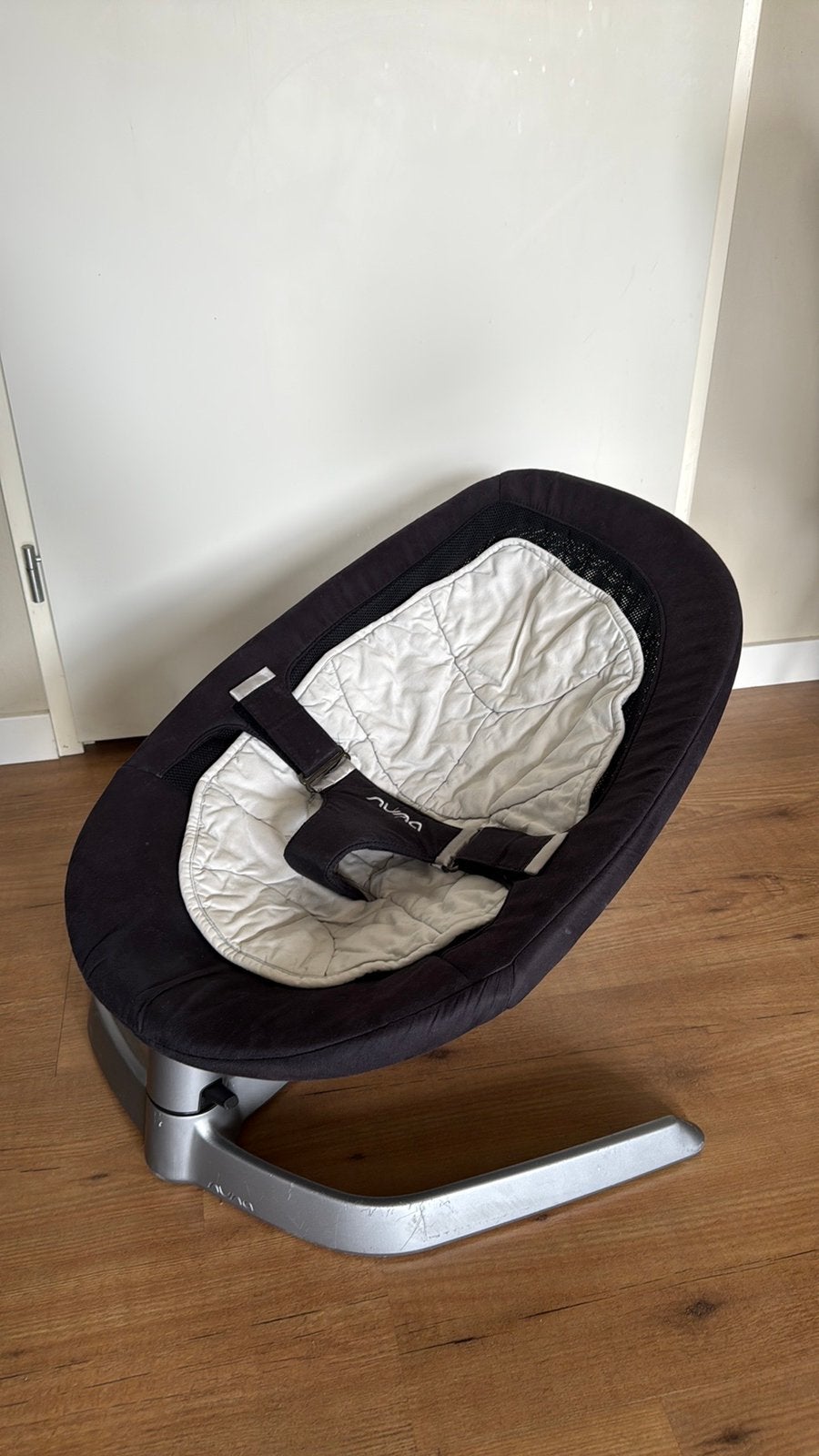 Nuna leaf wipstoeltje schommelstoel baby wipstoel, Kinderen en Baby's, Wipstoeltjes, Ophalen, Zo goed als nieuw