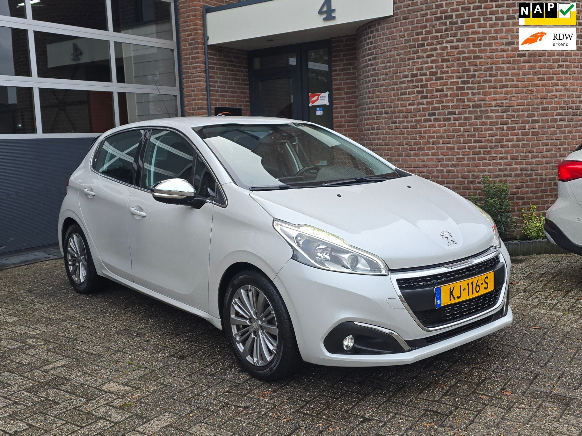 Peugeot 208 1.6 BlueHDi Blue Lease Executive Euro 6 |Nap, Auto's, Voorwielaandrijving, Gebruikt, Euro 6, 4 cilinders