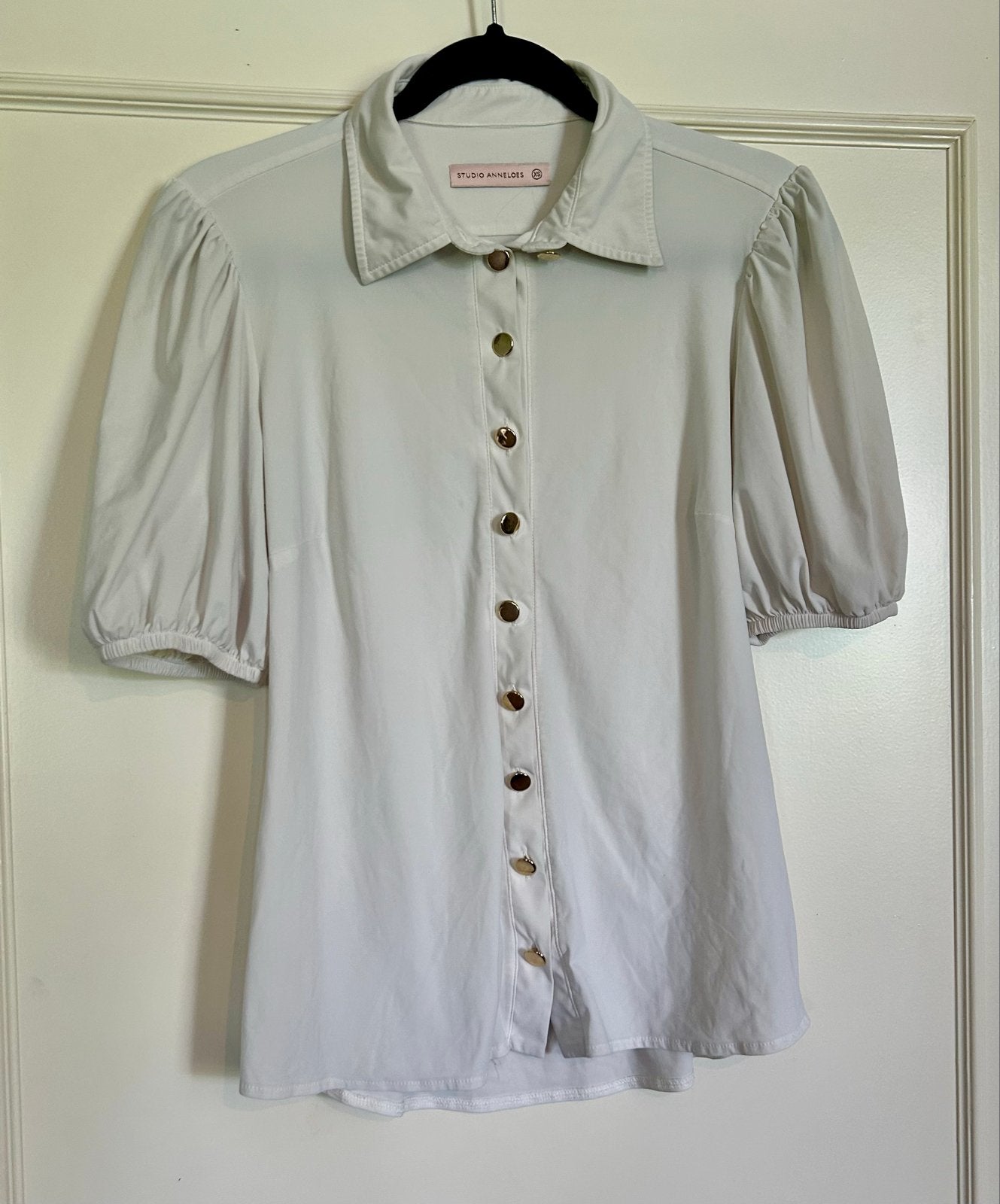 Witte Studio Anneloes blouse XS met goudkleurige knoopjes, Verzenden, Zo goed als nieuw, Maat 34 (XS) of kleiner, Wit