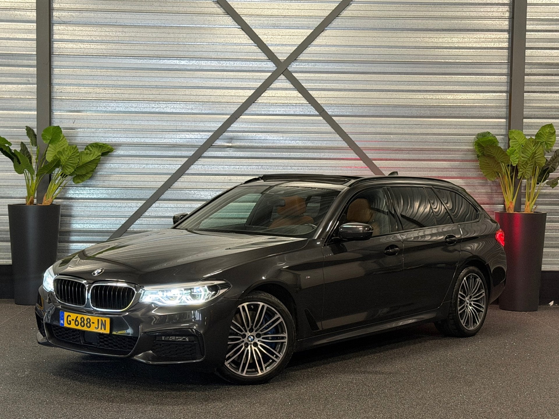 BMW 5-serie Touring 540i xDrive High Executive M-Pakket LED/, Automaat, Gebruikt, Euro 6, 2000 kg
