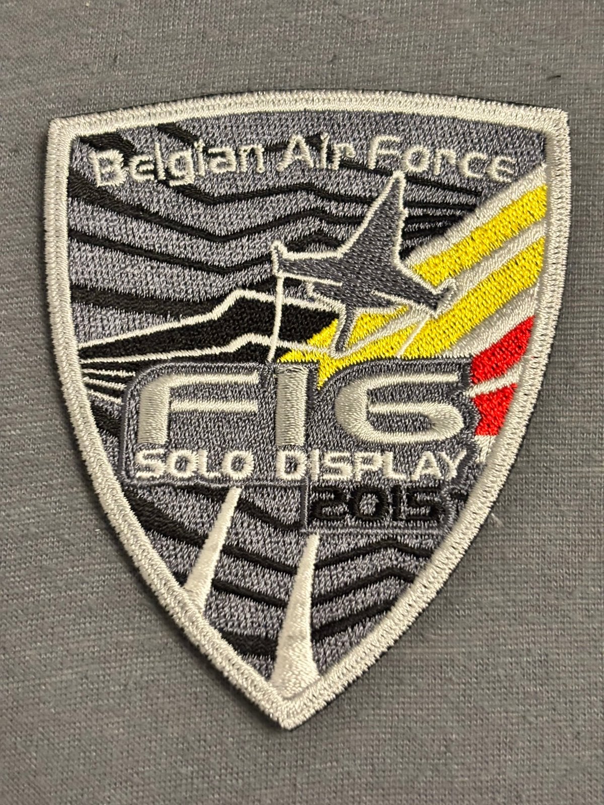 Embleem F-16 Solo display 2015 BAF, Verzamelen, Verzenden, Luchtmacht, Nederland, Embleem of Badge