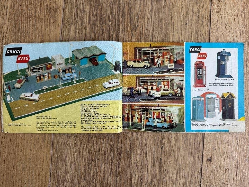 Boekje Corgi toys, Ophalen of Verzenden, Gebruikt