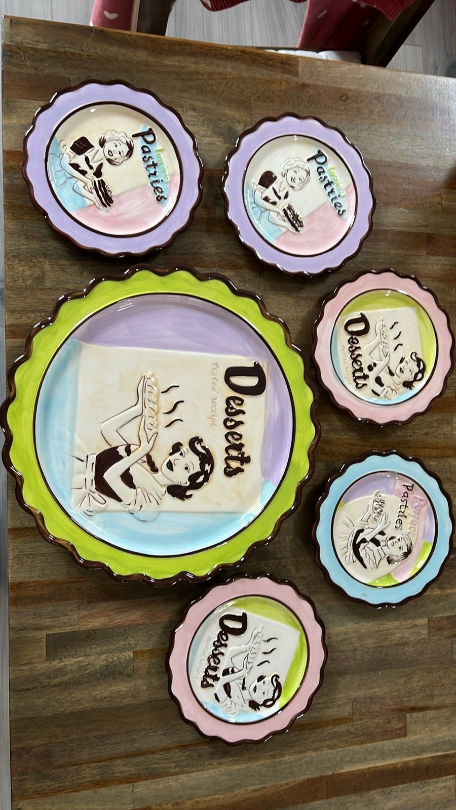 Set van 6 vrolijke borden met retro dames en desserts, Ophalen of Verzenden