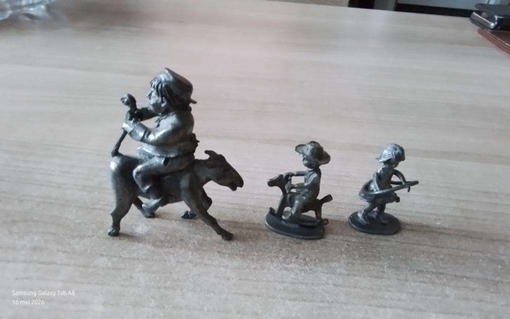 3 spelende  kinder beeldjes tin, Dik Trom   DAALDEROP, Verzenden
