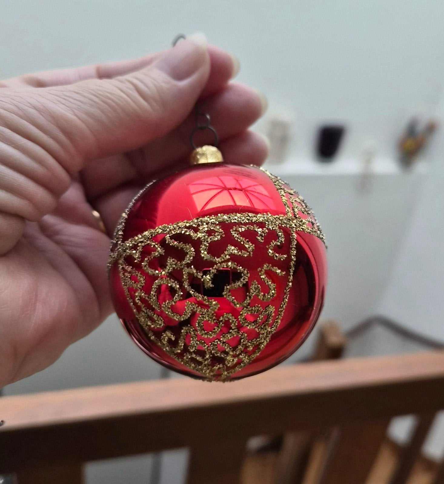 Retro Prachtige rode kerstbal (glas) met goud 1980, Ophalen of Verzenden, Zo goed als nieuw