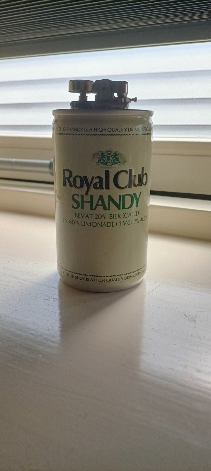 Vintage Royal Club Shandy aansteker in blik, Verzamelen, Rookartikelen, Aanstekers en Luciferdoosjes, Ophalen of Verzenden, Zo goed als nieuw