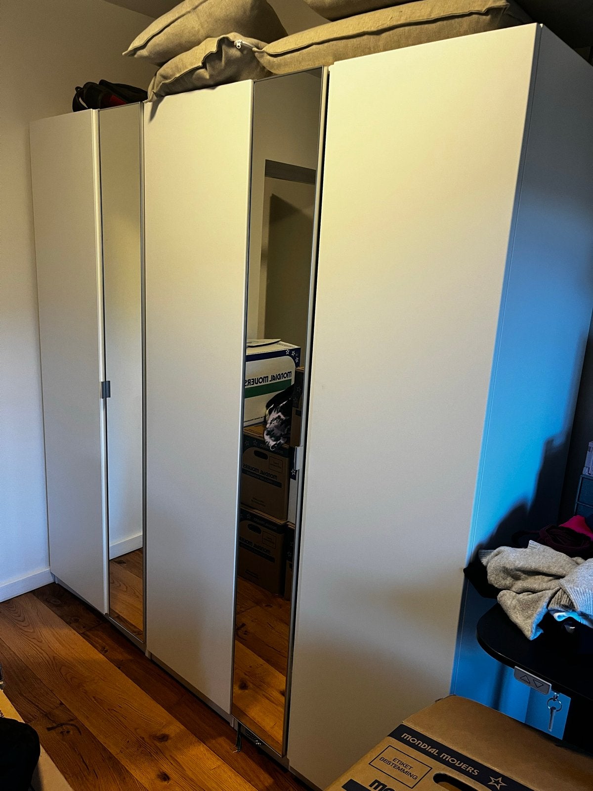 Witte IKEA Pax kledingkast met spiegeldeuren en lades, Ophalen, Gebruikt, 150 tot 200 cm, Met lade(s)