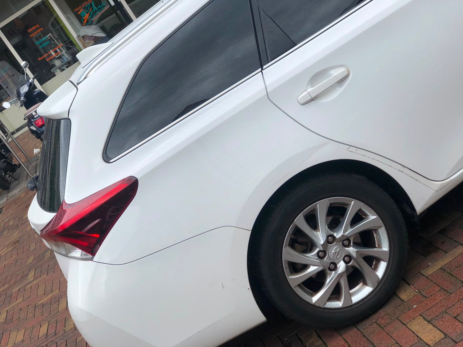 Toyota Auris 1.8 Hybrid Touring Sports CVT 2015 Wit, Zwart, 345 kg, Wit, Origineel Nederlands