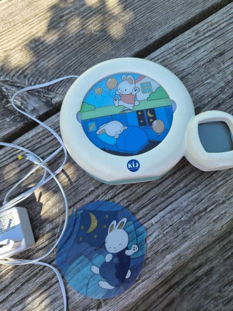 Kidsleep slaaptrainer en nachtlampje met konijntjes, Ophalen, Gebruikt, Digitaal