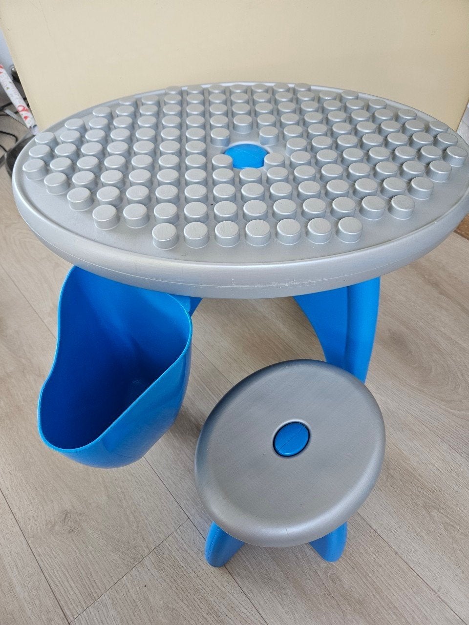 Bouwtafel met opbergruimte en krukje, Ophalen, Gebruikt, Bouwen