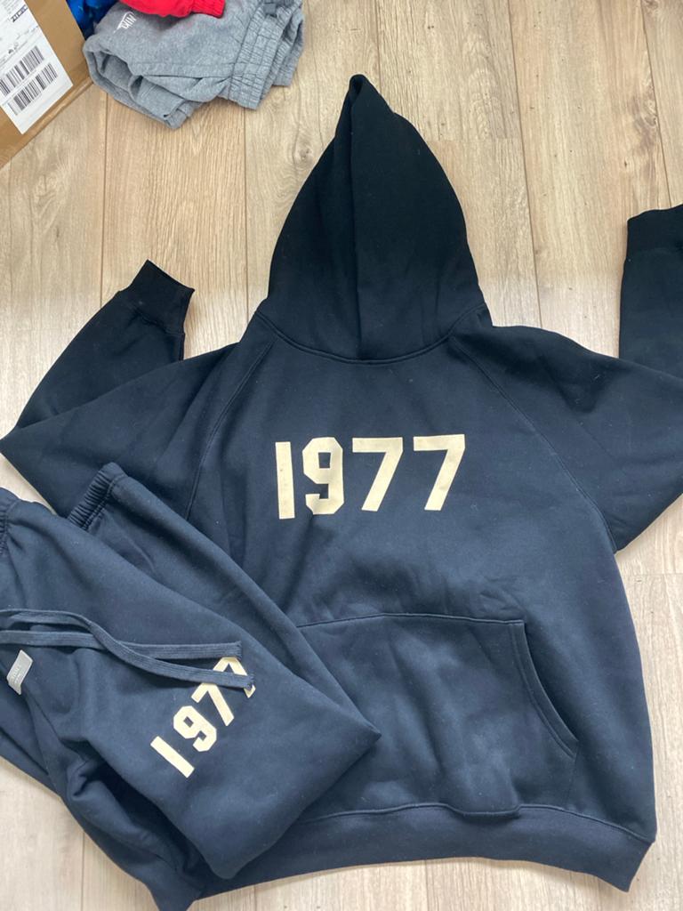 Fear of God Essentials 1977 Trainingspak Zwart Maat M, Kleding | Heren, Heren-kledingpakketten, Ophalen of Verzenden, Nieuw, Maat 48/50 (M)