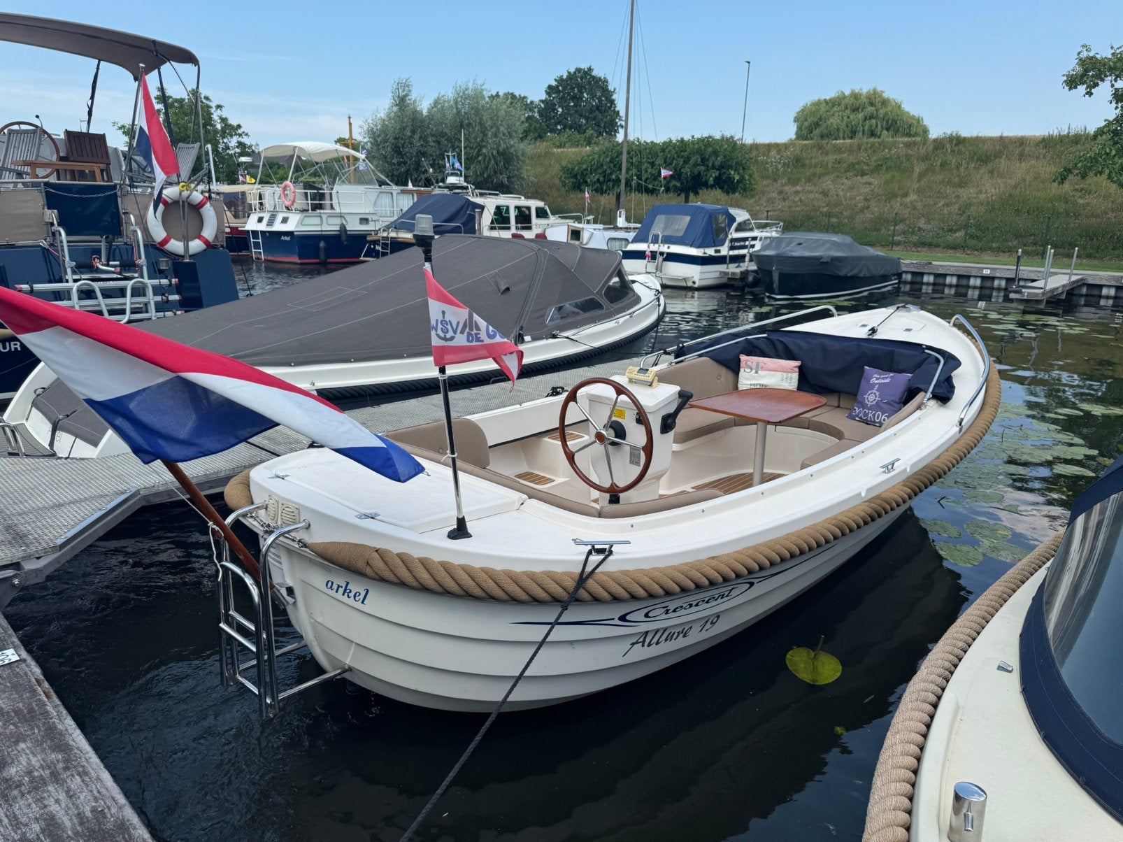 Te Koop Crescent Allure 19, Ophalen, Zo goed als nieuw, Rondzit, Buitenboordmotor