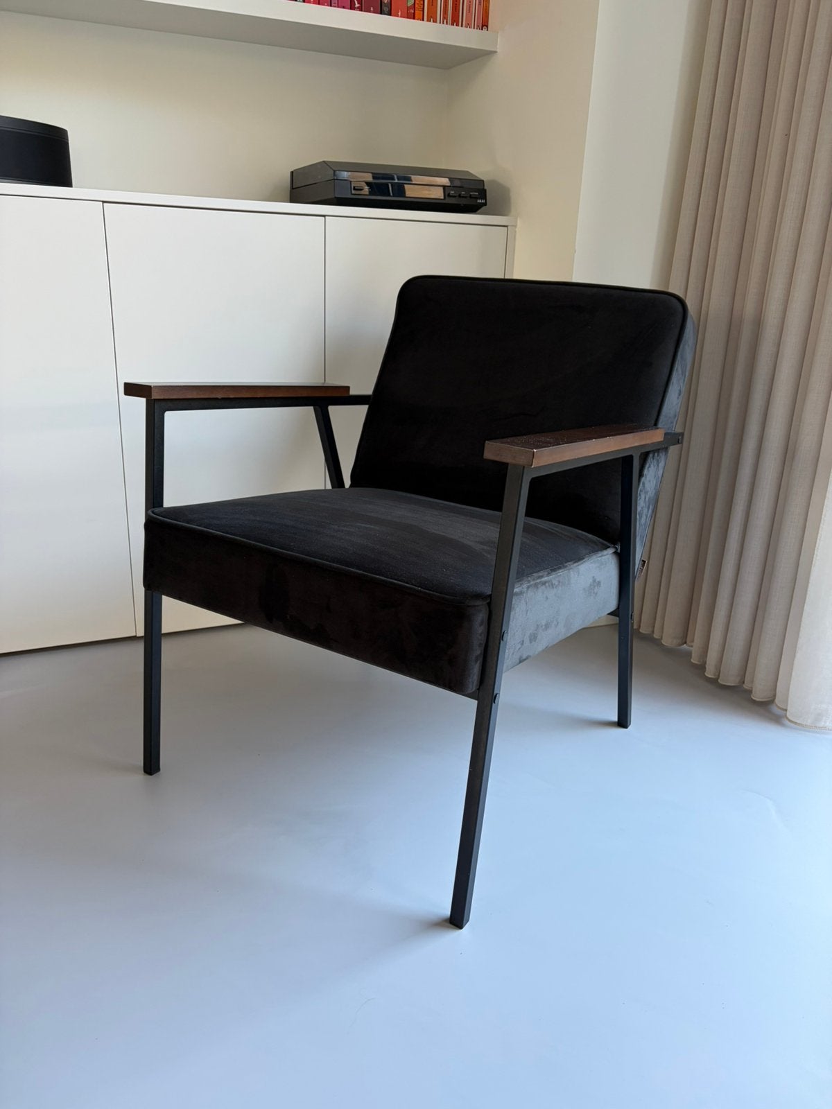 Woood fauteuil vicky fluweel antraciet, Ophalen, Zo goed als nieuw, 50 tot 75 cm