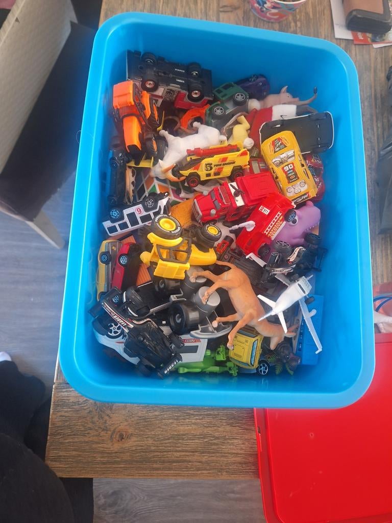 Grote bak vol speelgoed: auto's, diertjes en poppetjes, Ophalen of Verzenden, Gebruikt, Jongen of Meisje