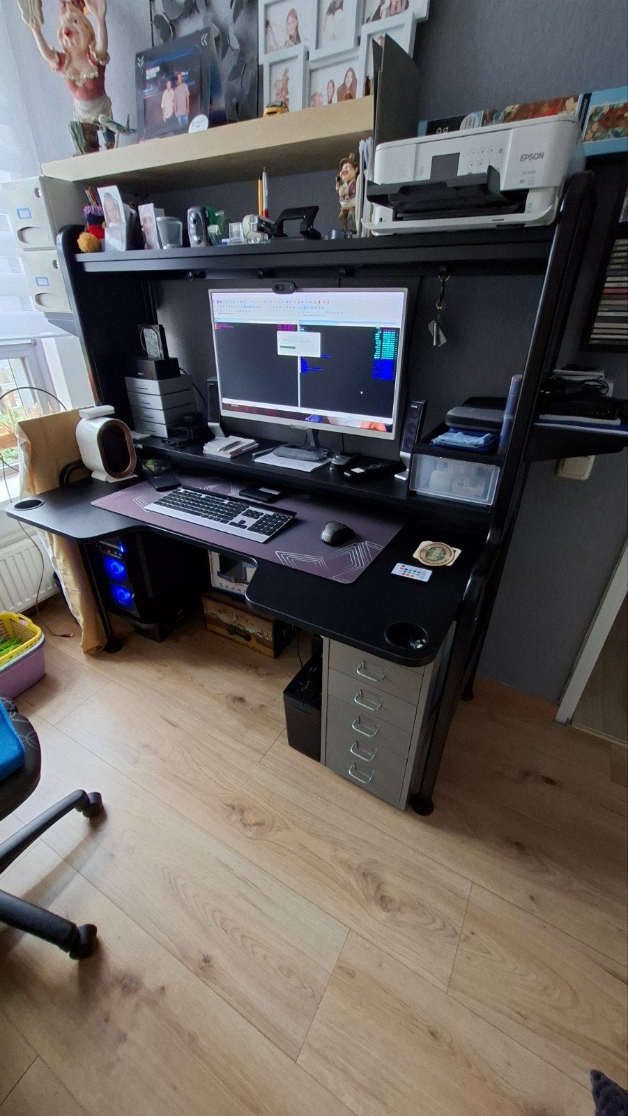 IKEA computerbureau - Zo goed als nieuw, Ophalen, Spaanplaat of MDF, Zo goed als nieuw, IKEA