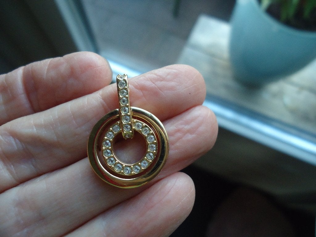 mooi hangertje double met steentjes van swarovski gemerkt, Sieraden, Tassen en Uiterlijk, Kettinghangers, Overige materialen, Ophalen of Verzenden
