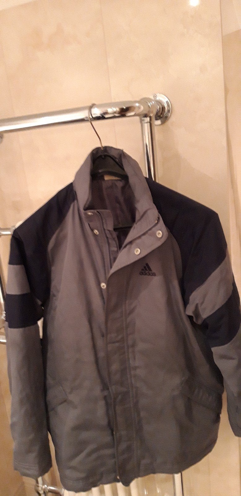 adidas winter jas, Kinderen en Baby's, Kinderkleding | Maat 164, Adidas, Ophalen of Verzenden, Zo goed als nieuw, Jongen