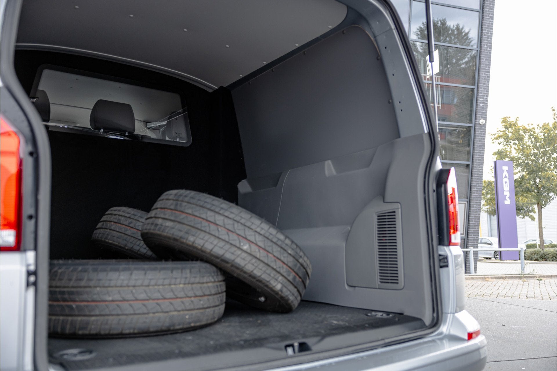 Foto 42 van Volkswagen Transporter 2.0 TDI L2H1 DSG DC | Dubbel cabine |
