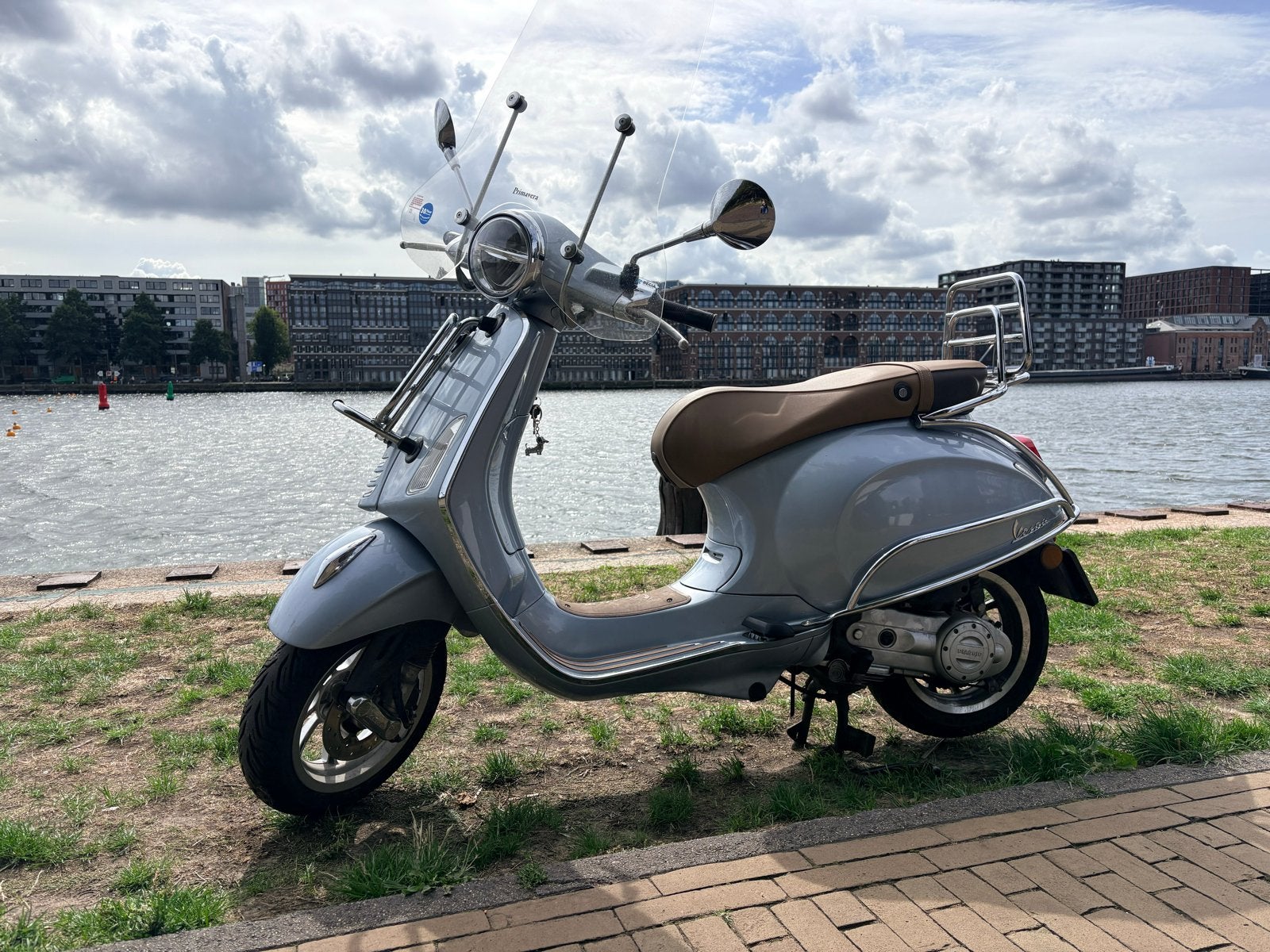 Vespa Primavera Pic Nic Edition 2023 - Compleet met accessoi, Ophalen, Zo goed als nieuw, Benzine, Vespa
