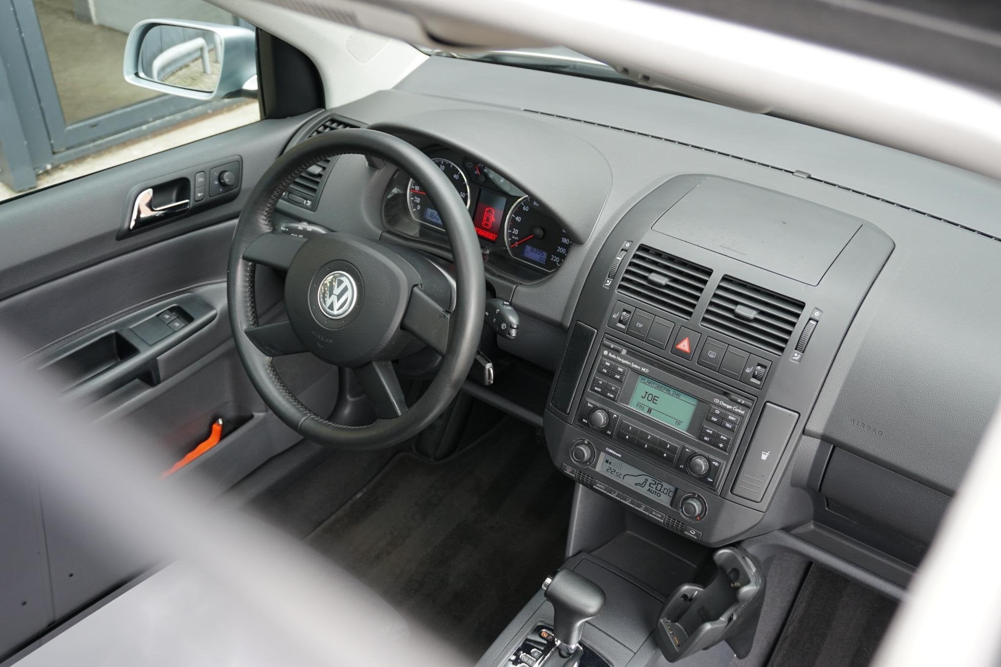 Volkswagen Polo 1.4-16V Highline Automaat + PANO / LEDER / C, Gebruikt, Zwart, 49 €/maand, Bedrijf