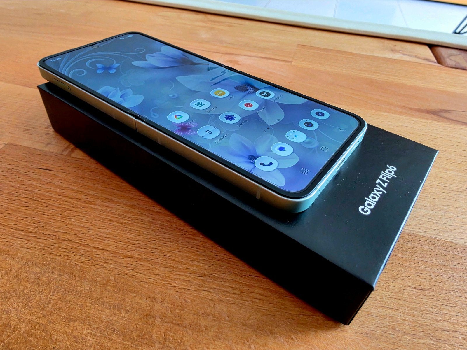 Foto 6 van Samsung Galaxy Z Flip6 - Zo goed als nieuw