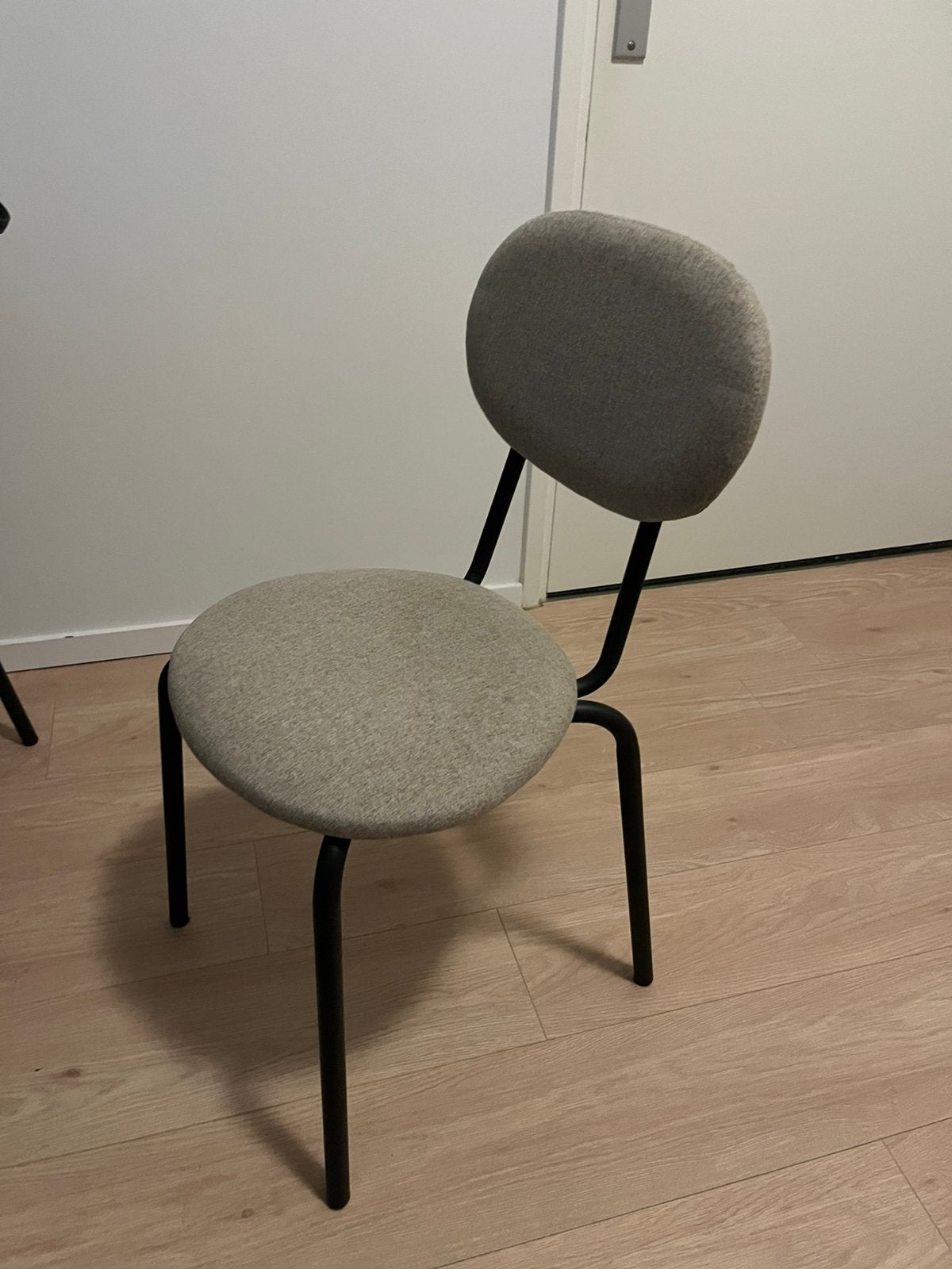 Ikea grey/brown chair, Ophalen of Verzenden, Zo goed als nieuw, Grijs, Vier