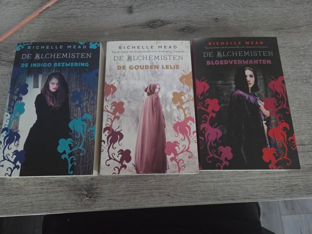 De Alchemisten serie (3 boeken) - Richelle Mead, Boeken, Ophalen of Verzenden, Gelezen, Richelle Mead, Nederland