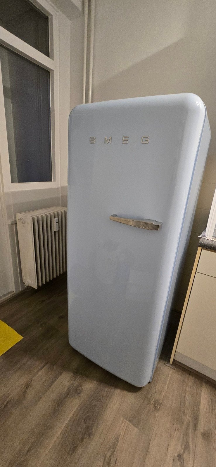 Smeg Koelkast Lichtblauw met led verlichting., Witgoed en Apparatuur, Koelkasten en IJskasten, Ophalen, 150 tot 200 liter, Gebruikt