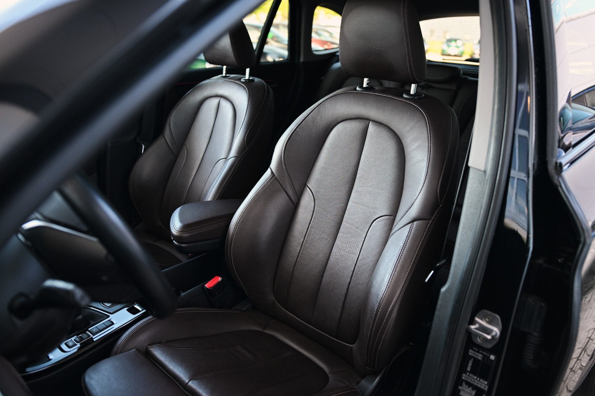 BMW X1 sDrive18i Sport Line Automaat / Sportstoelen / Trekha, Auto's, 15 km/l, Gebruikt, Euro 6, Met garantie (alle)