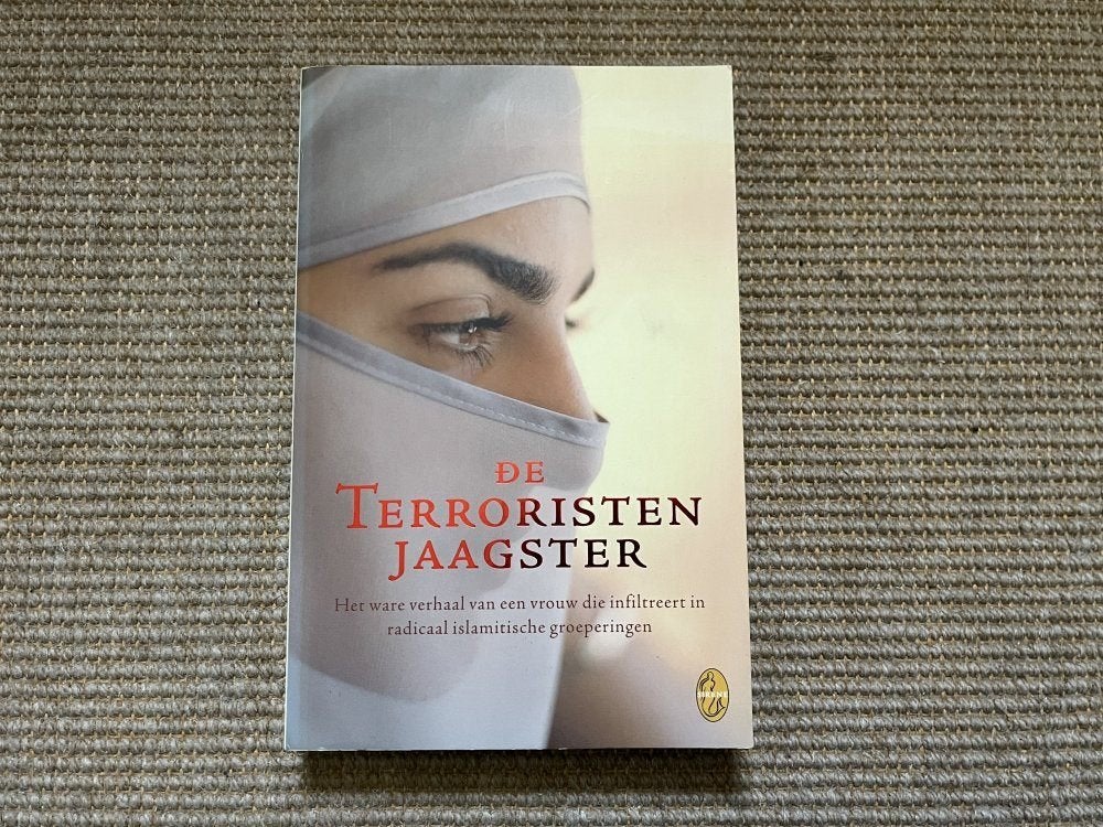 De terroristenjaagster - anoniem (Rita Katz), Boeken, Ophalen of Verzenden, Gelezen, Maatschappij en Samenleving, Wereld