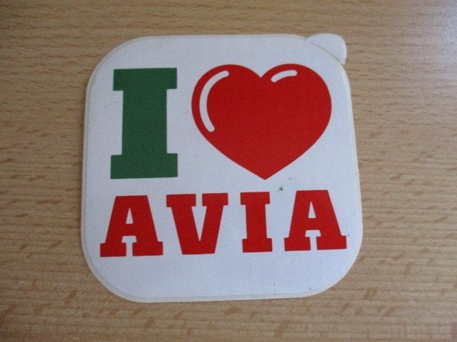 Avia sticker I love Avia 9,5x8,5cm, Ophalen of Verzenden, Zo goed als nieuw, Bedrijf of Vereniging