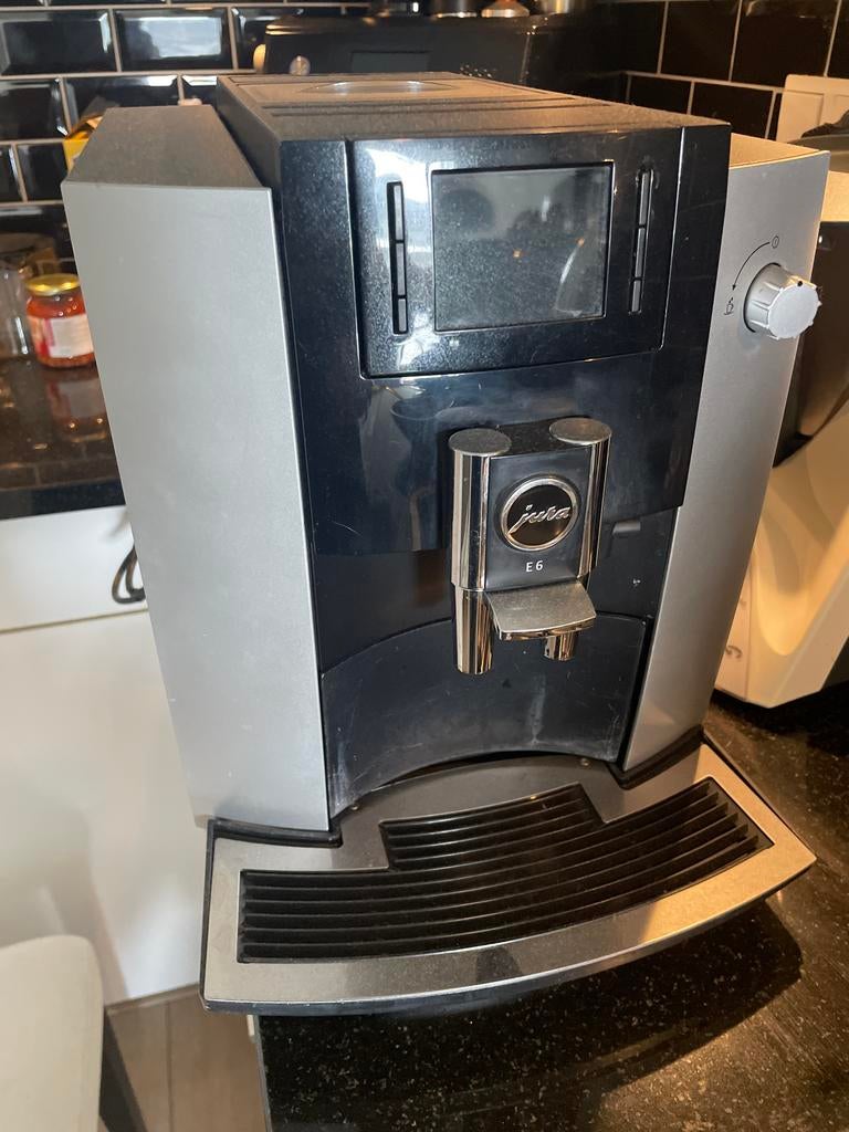 Jura E6 Koffiemachine - Zilver/Zwart, Ophalen, Zo goed als nieuw