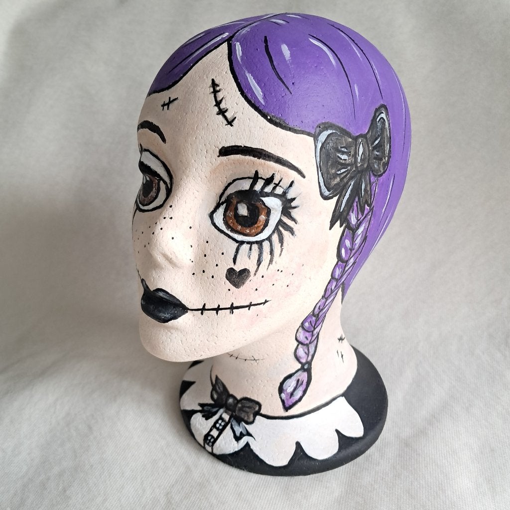 Halloween hoofd handbeschilderd Gothic girl 26 cm hoog, Hobby en Vrije tijd, Halloween of Griezel, -, -, Nieuw