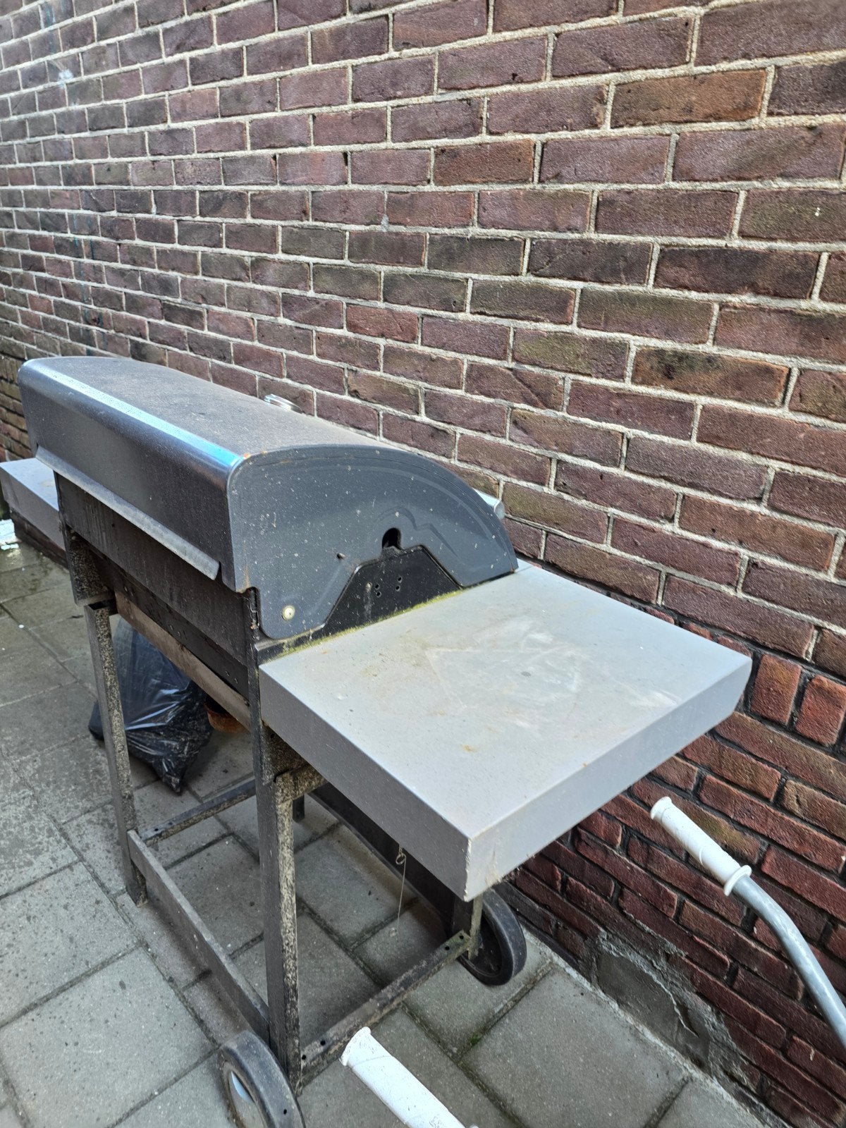 Gratis ophalen: Oud ijzer en BBQ (excl. kruiwagen), Ophalen, Gebruikt