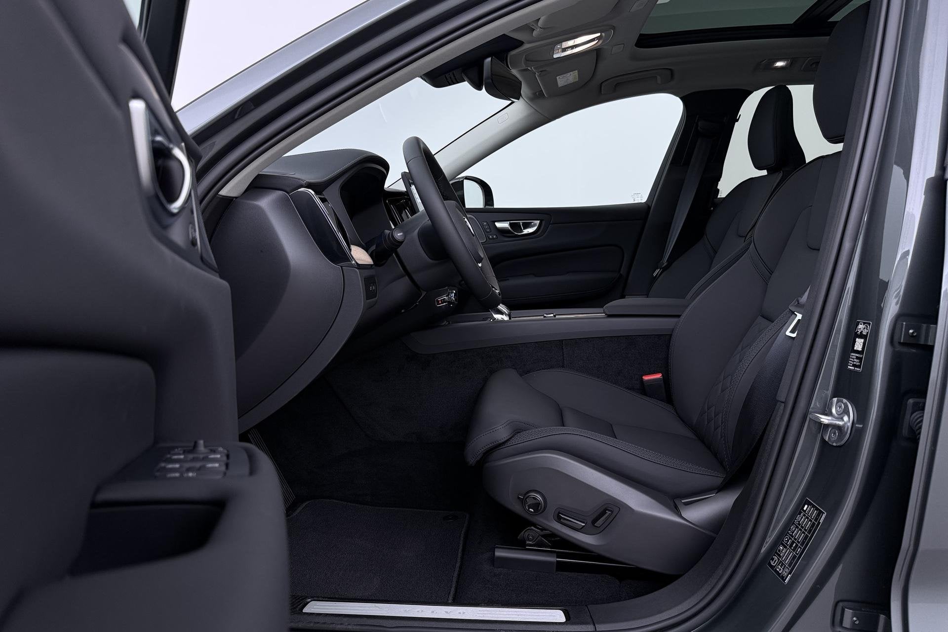 Volvo XC60 T8 Ultra Dark | Luchtvering | 22 Inch | Harman/Ka, Automaat, Gebruikt, Euro 6, 4 cilinders